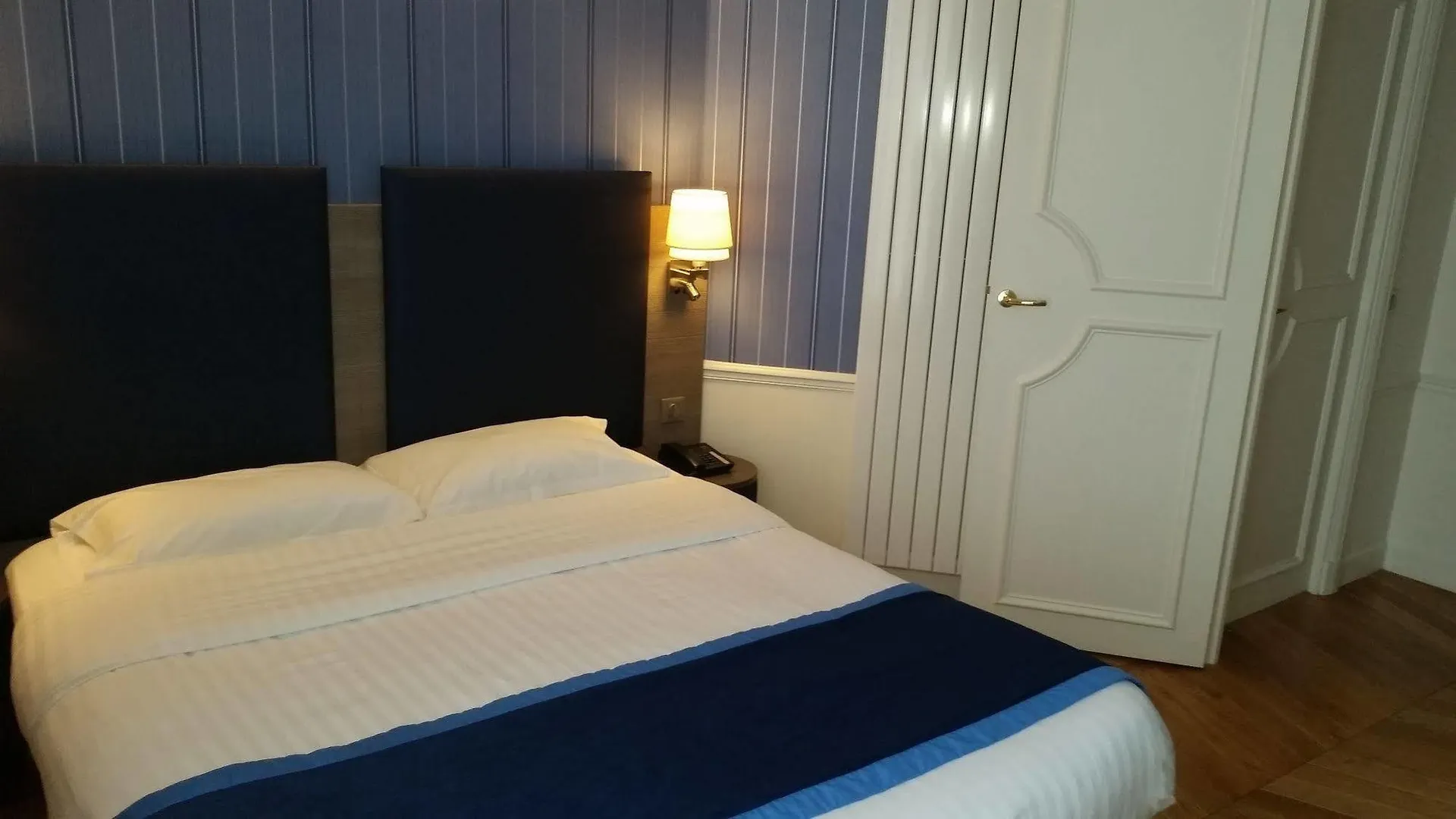 Mayflower Hotel Paris
